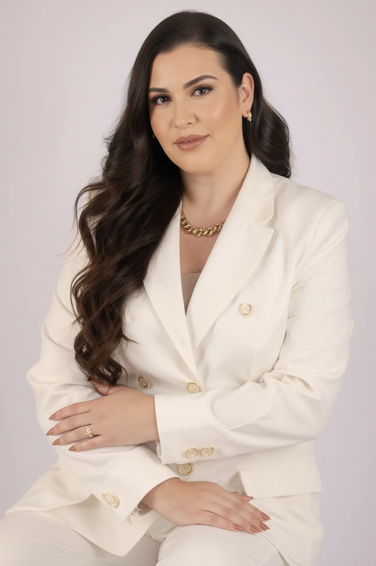 Dra. Alline Fontes em retrato profissional